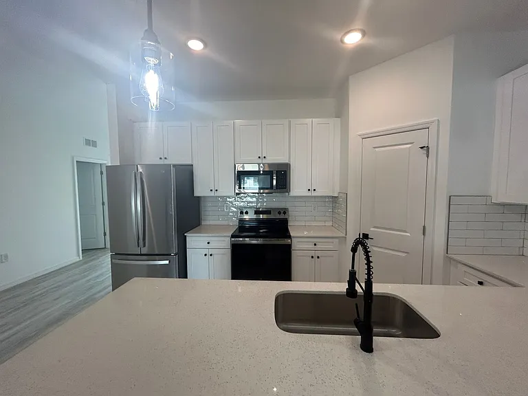 316-318 SE 16 Place — Photo 5