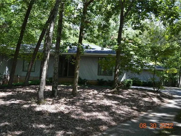 17 Moses Pl, Phenix City, AL 36869