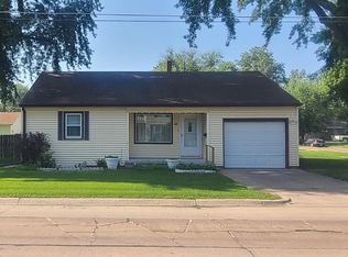 745 W 16th St, Fremont, NE 68025