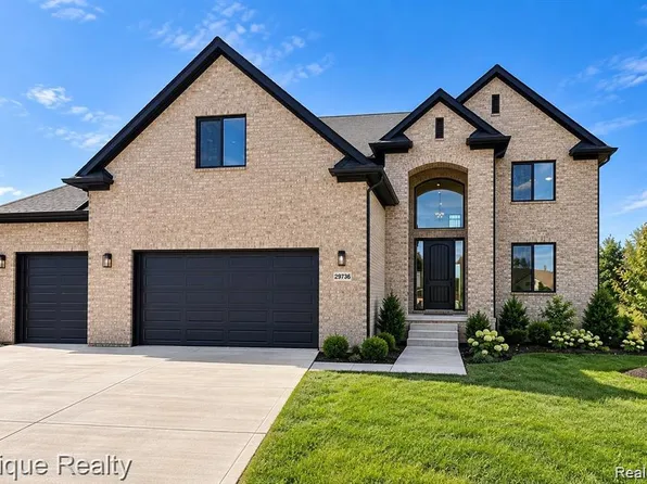 29769 Red Fox Ln, Chesterfield, MI 48047