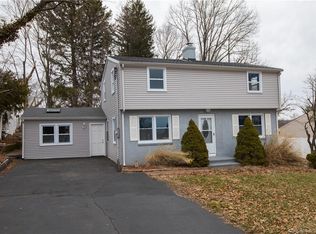 4 Pilgrim Ln, Wallingford, CT 06492