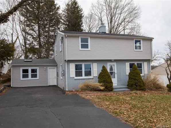 4 Pilgrim Ln, Wallingford, CT 06492