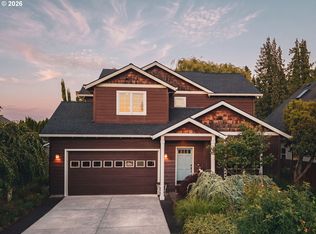 1745 Heritage Loop, Hood River, OR 97031