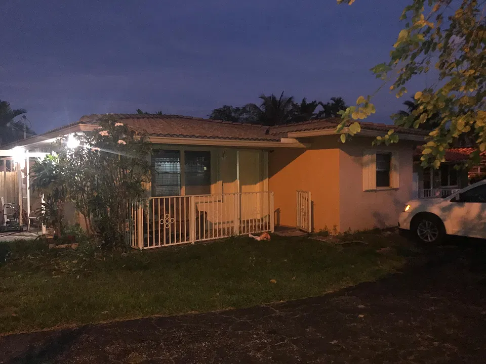 1401 SW 74th Ct