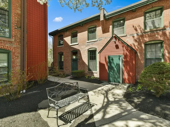 14 Sanford St Unit 61, Medway, MA 02053