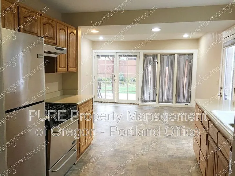 6320 NE Simpson St — Photo 3