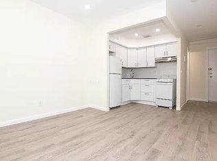 26-27 28th St #2B, Astoria, NY 11102