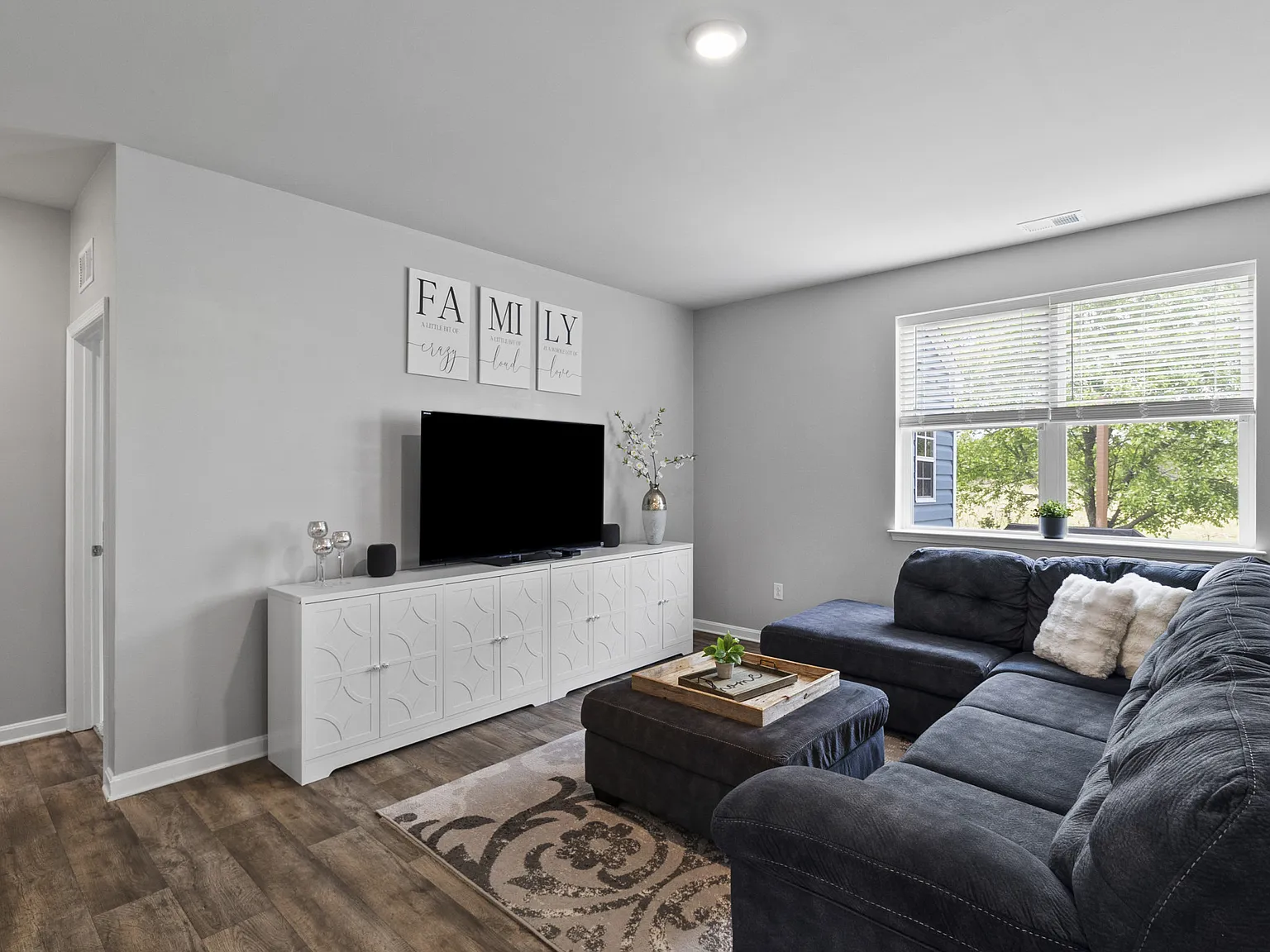 20576 Smithfield Cir - 1 — Photo 4