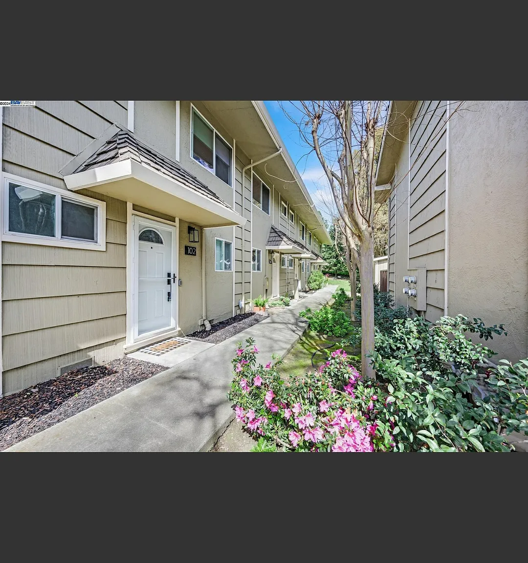 2 bed, 1.5 bath, 1012 sqft, $3,400 — Photo 1