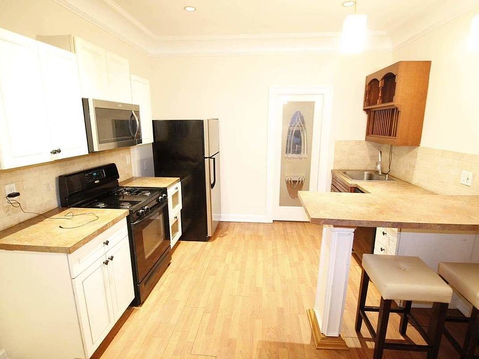 1st image of 107 Nelson St APT 1