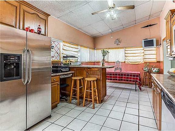 4th image of 2501 Acorn Pl