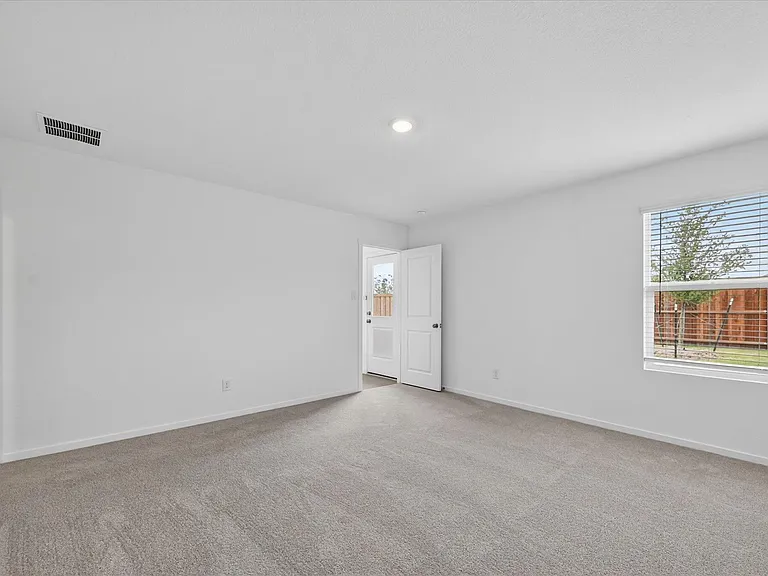 1328 Alfred St — Photo 7