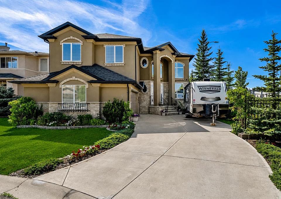 1st image of 40 E Sienna Park Cres SW