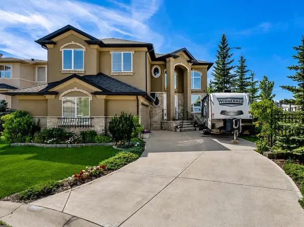 40 E Sienna Park Cres SW, Calgary, AB T3H 5K7