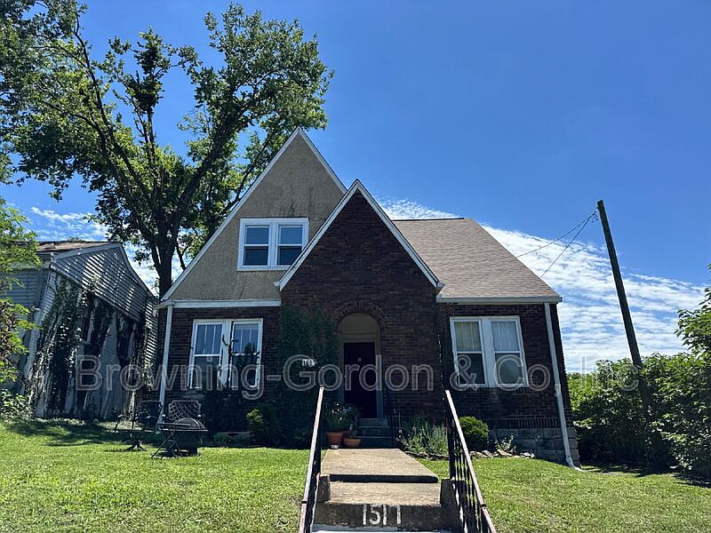 1st image of 1517B Bernard Ave