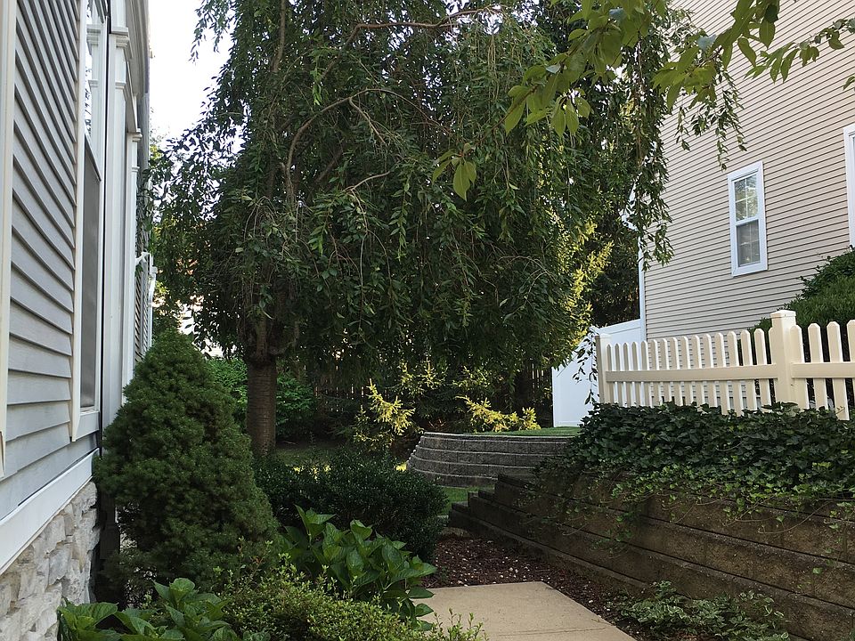 2nd image of 2001 Dahlia Cir
