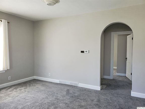 2nd image of 2916 Whewell Ave
