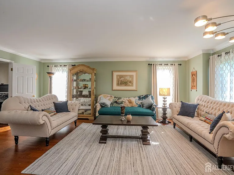 61 Amherst Way — Photo 11