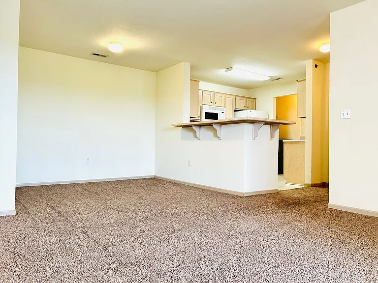 913 Westridge Dr #10 — Photo 3