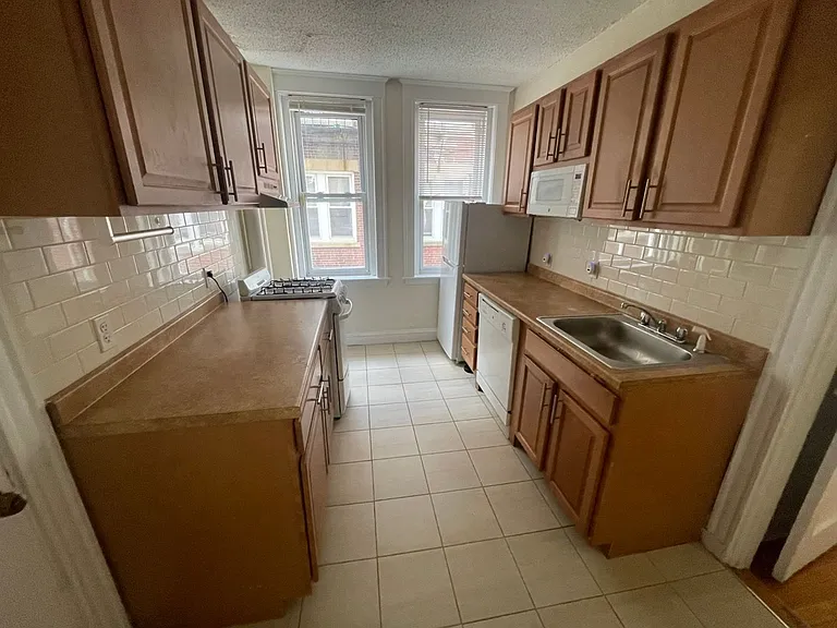 11 Barrows St #S1 — Photo 5