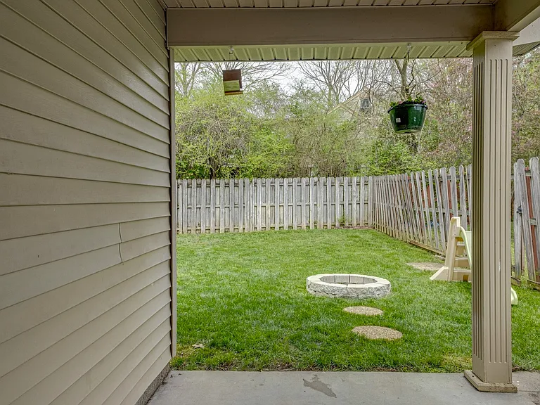4002 Farmingham Woods Dr — Photo 23