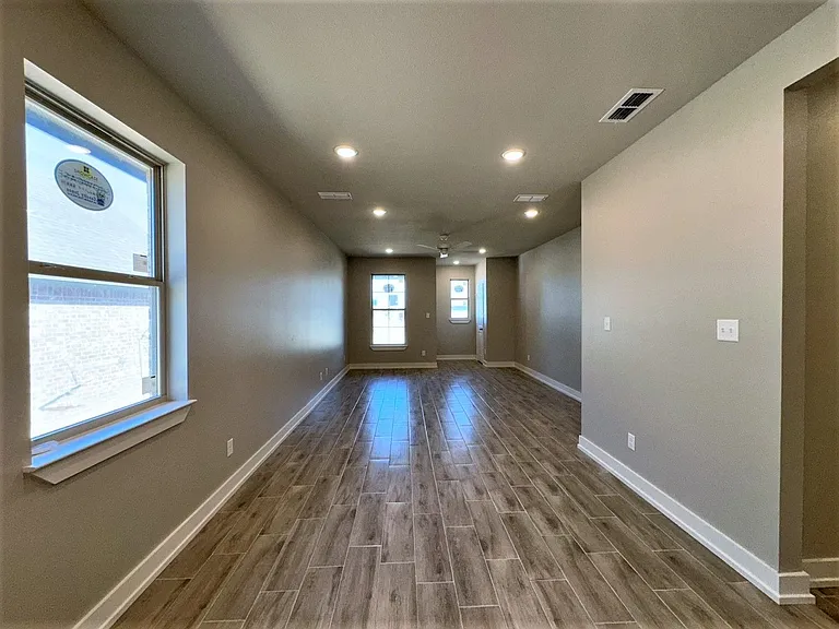 205 Lindsey Ln — Photo 4