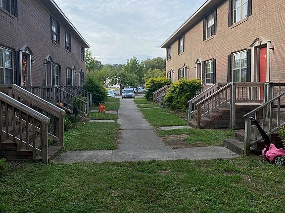 3rd image of 132 H Oakmont Dr