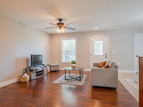 3rd image of 262 Randall Dr