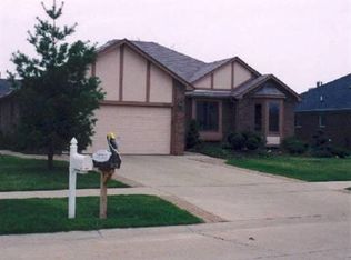 50409 S Hillside Dr, Macomb, MI 48044