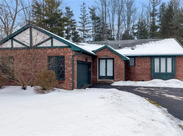 135 Misty Ln, East Amherst, NY 14051