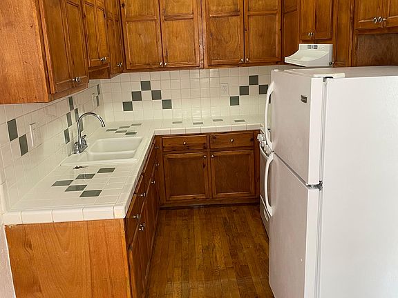 4th image of 1119 N Edgemont St #101