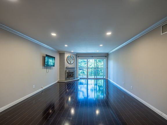 3rd image of 1236 N Columbus Ave Unit 15