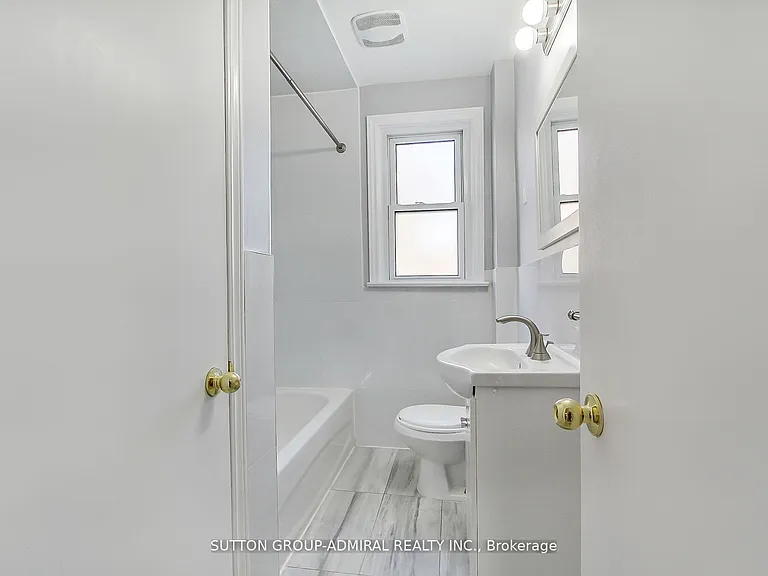 194 Cocksfield Ave #MAIN FLOOR — Photo 20