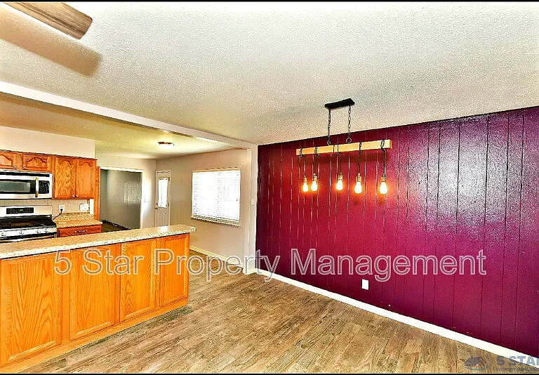 10117 Mercedes St — Photo 11