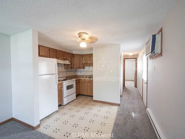 1708 S Market St — Photo 5