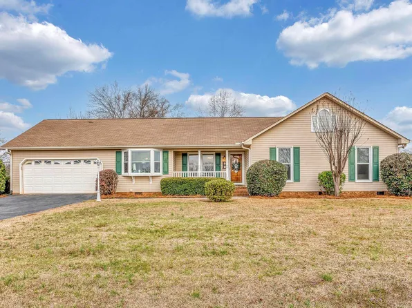 437 Cresthaven Dr, Boiling Springs, SC 29316