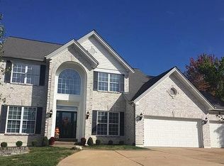 15948 Forest Valley Dr, Ballwin, MO 63021