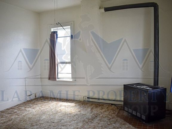 2nd image of 208 E Sheridan St
