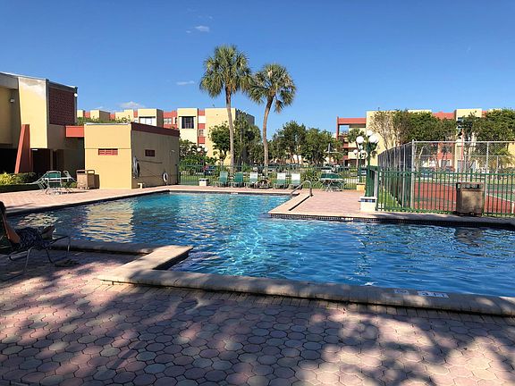 5th image of 9400 W Flagler St APT 306