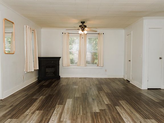 2nd image of 417 Burgess St