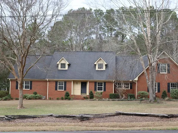 1211 Saint Andrews Dr, Douglas, GA 31533