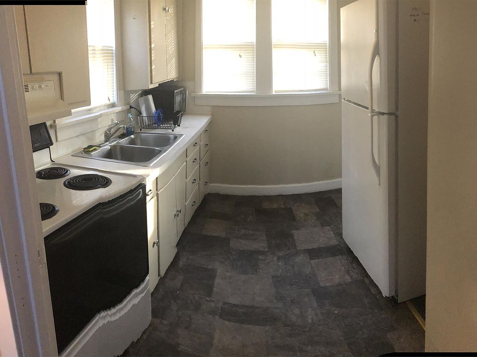 2nd image of 910 Water St