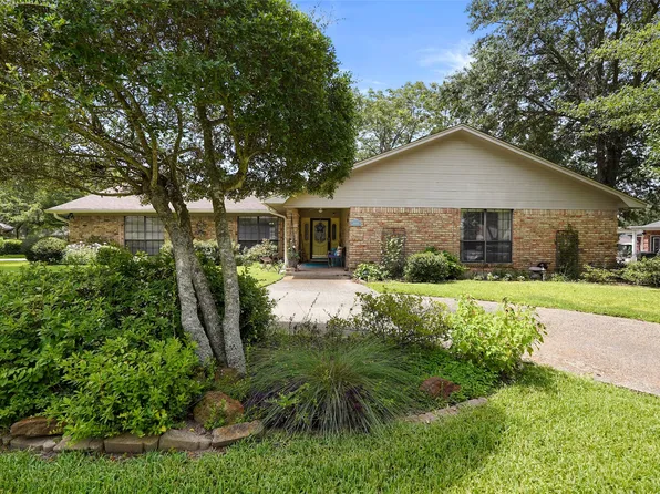 203 Spring Lake Dr, Mineola, TX 75773