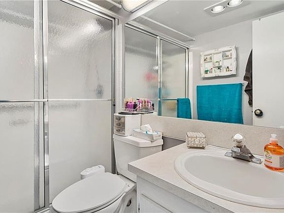 5th image of 42 Newport Ct #42