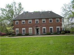 4 Elmcrest Rd, Oakmont, PA 15139