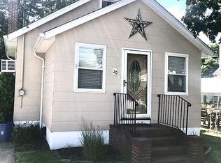20 Bay Beach Ave, Bayville, NY 11709