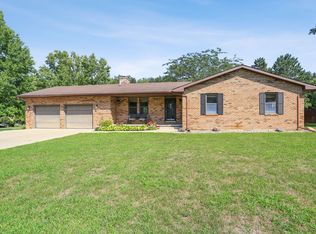 1617 W Hickory Dr, Mahomet, IL