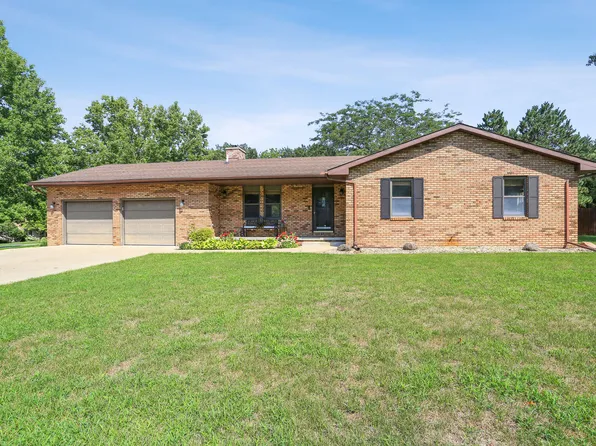 1617 W Hickory Dr, Mahomet, IL 61853