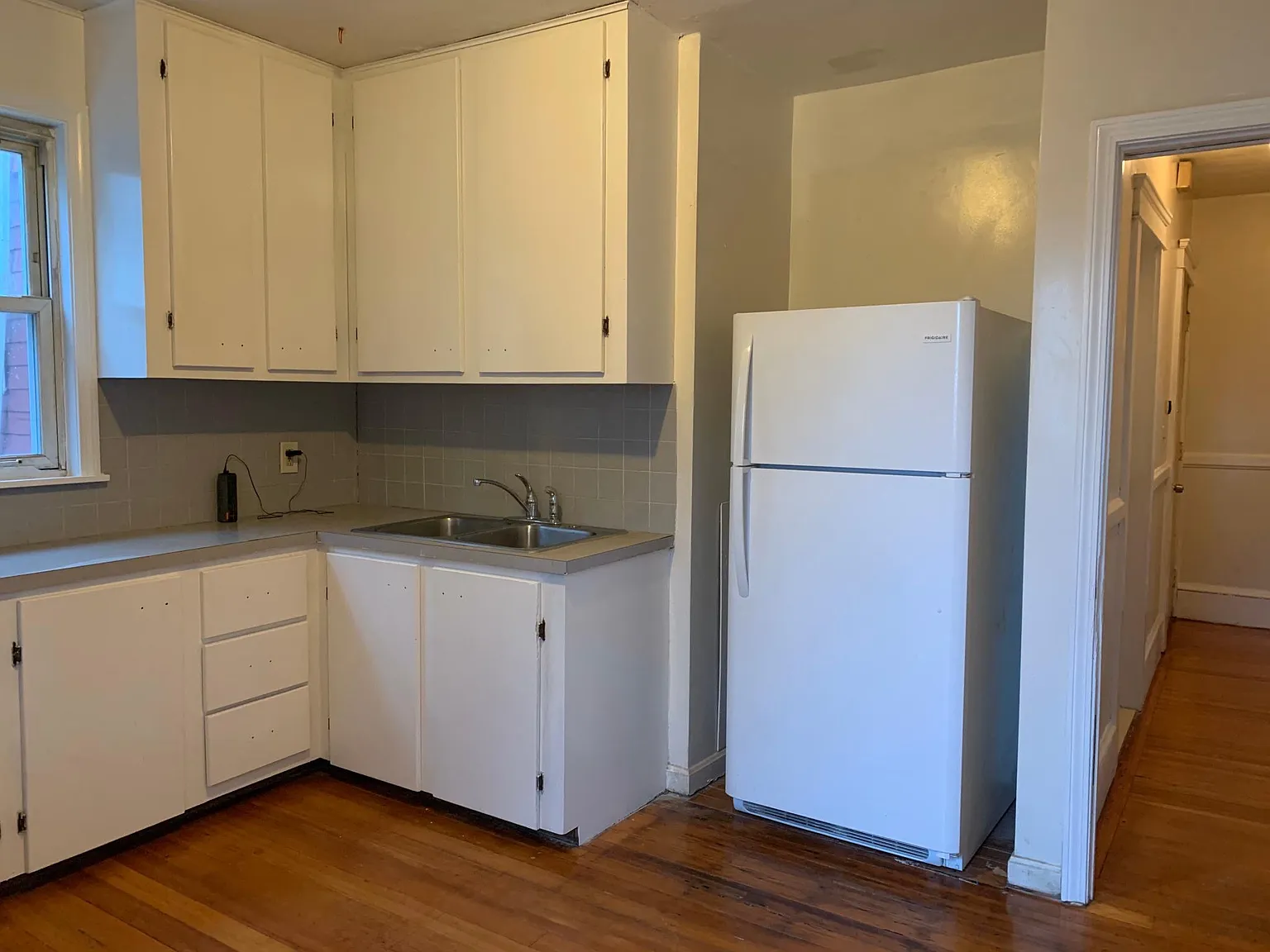 31 Home Ave — Photo 2