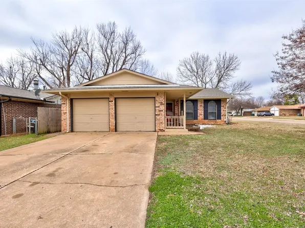 511 Robin Hill Rd, Edmond, OK 73003